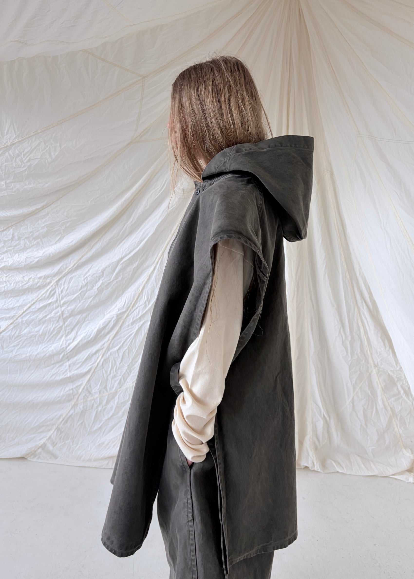 COLE Cape | Charcoal