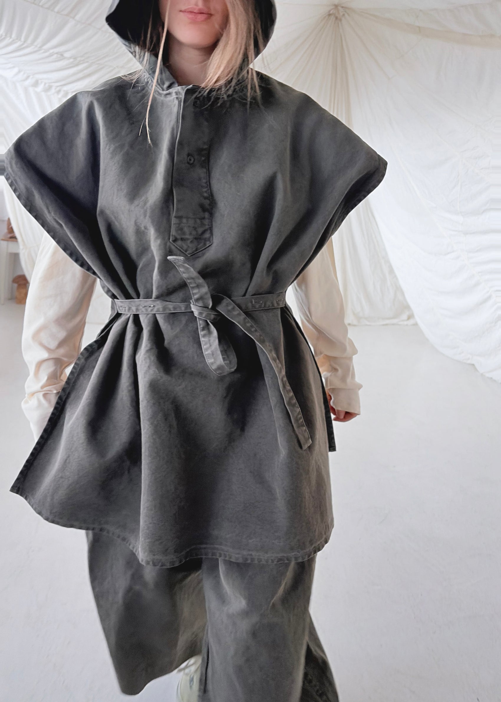 COLE Cape | Charcoal