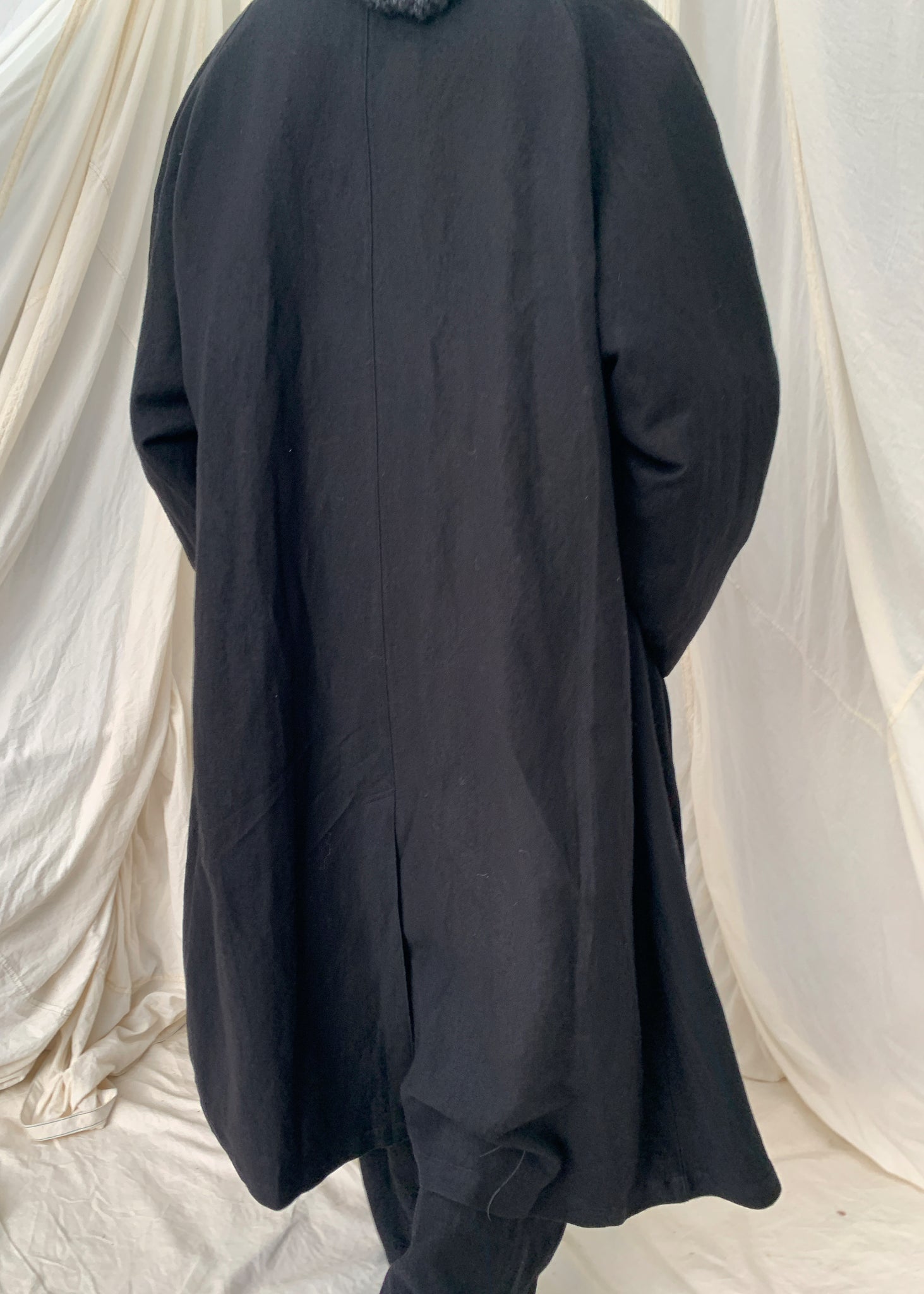 CARL Coat | Black